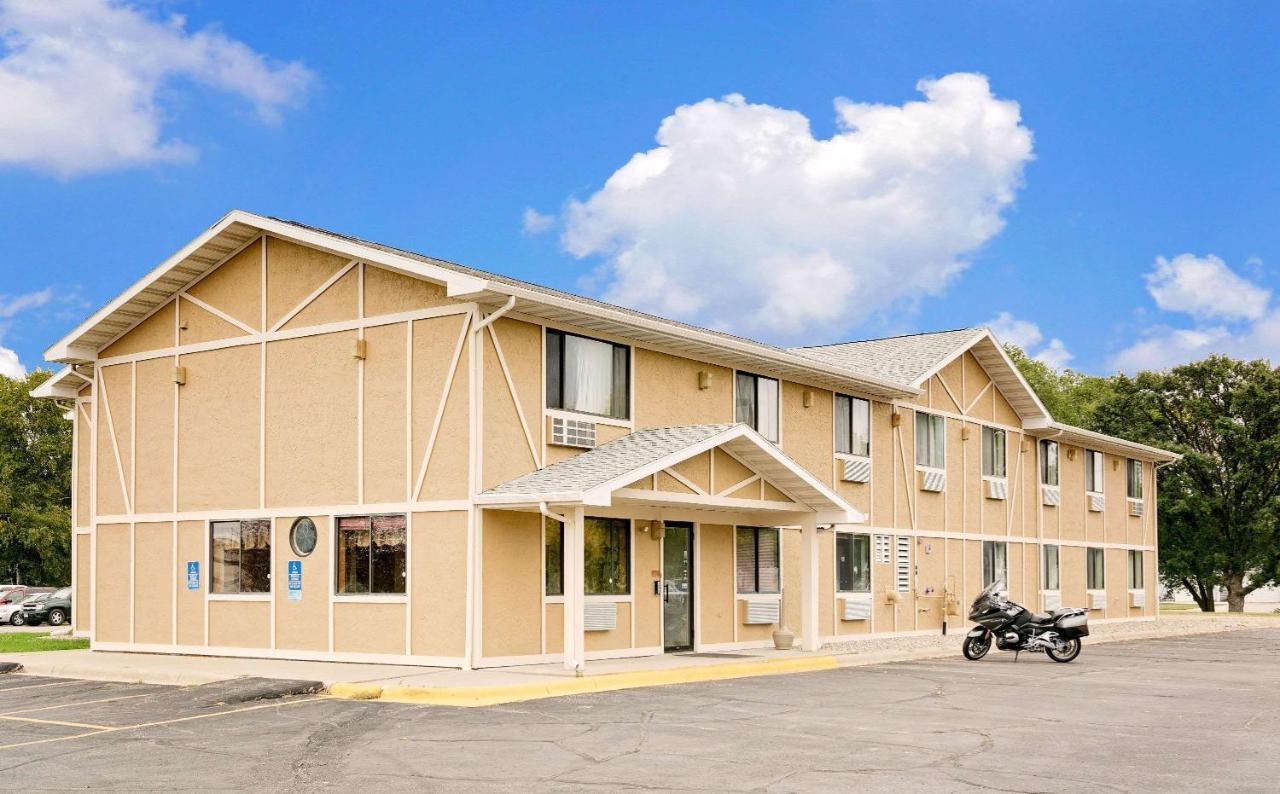 Super 8 By Wyndham Long Prairie Motel Exterior foto